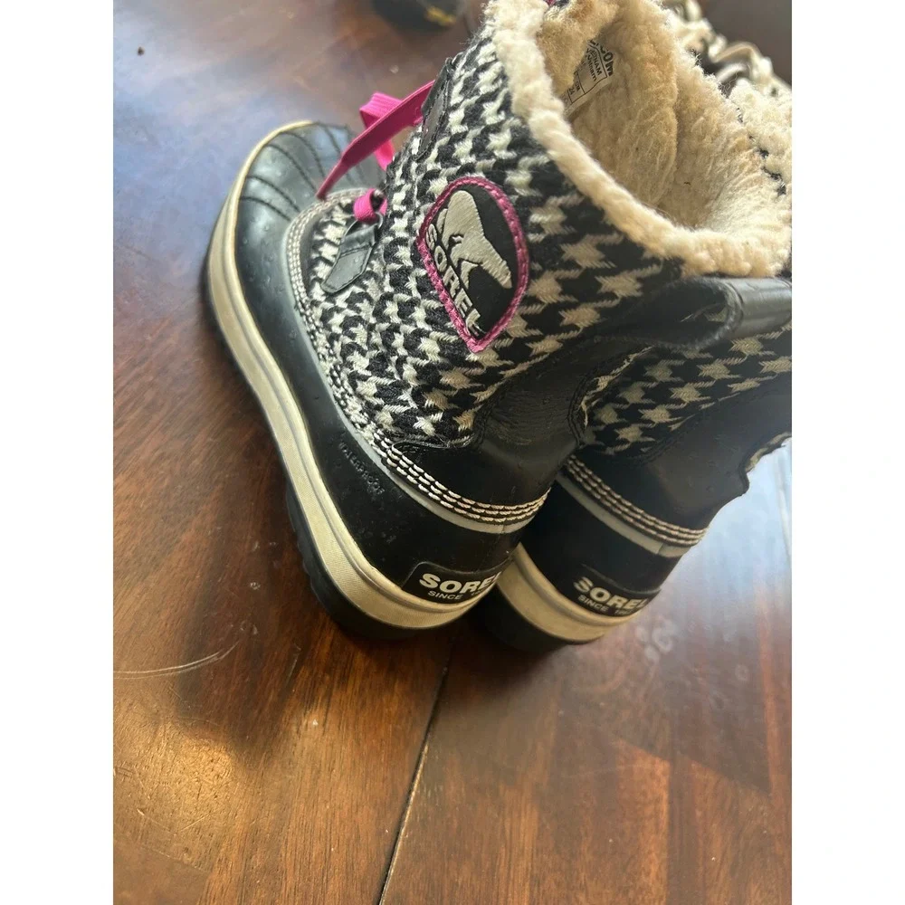 Sorel Tivoli Houndstooth Winter Boots Black White Pink NL1627-010 Womens 7‎